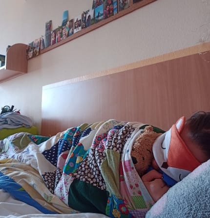 Foto: Hannah schlafend im Bett