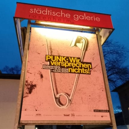 Das Plakat zur Ausstellung direkt vor der Galerie